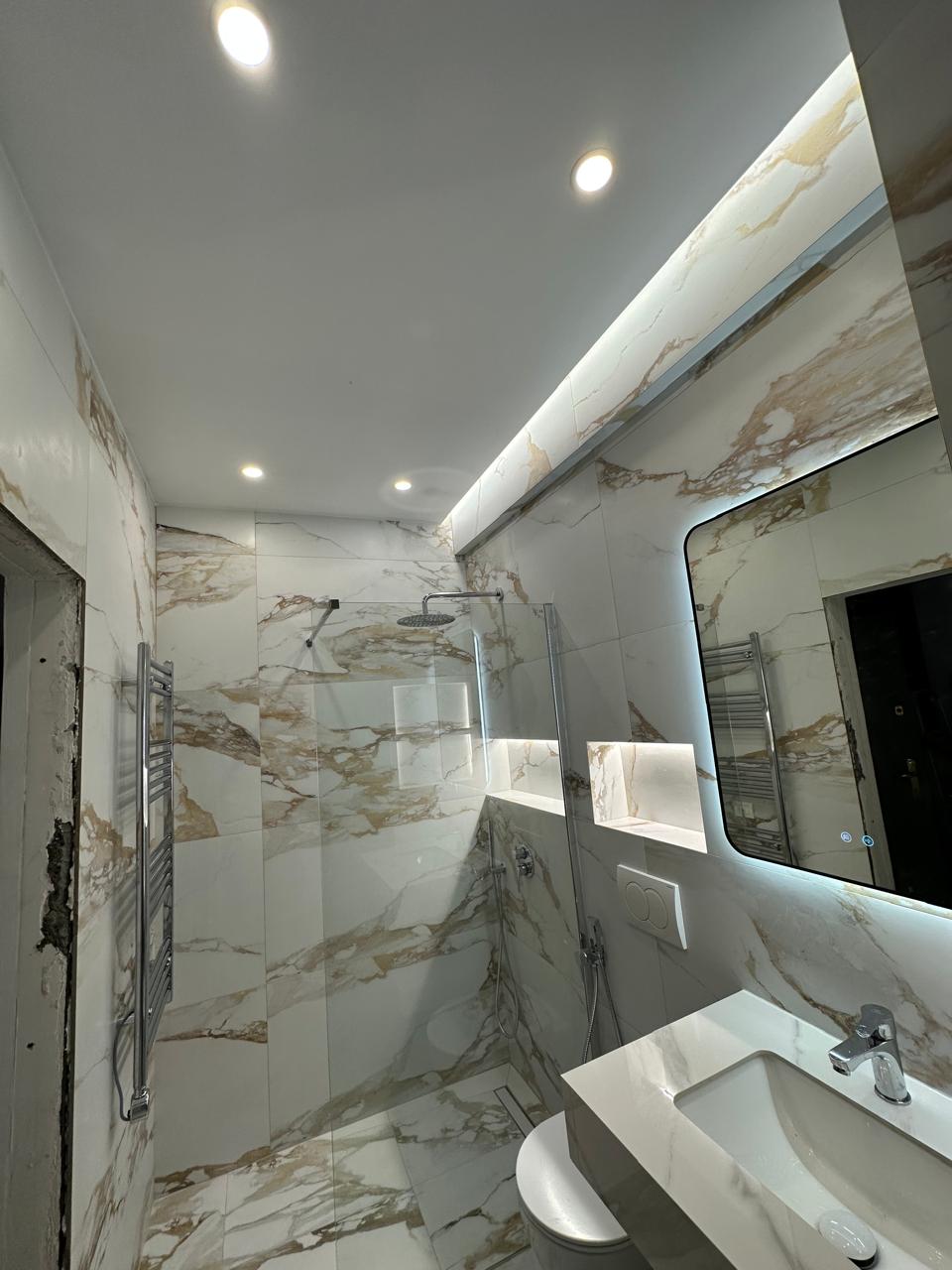 Banjo me ndriçim dhe pasqyrë LED