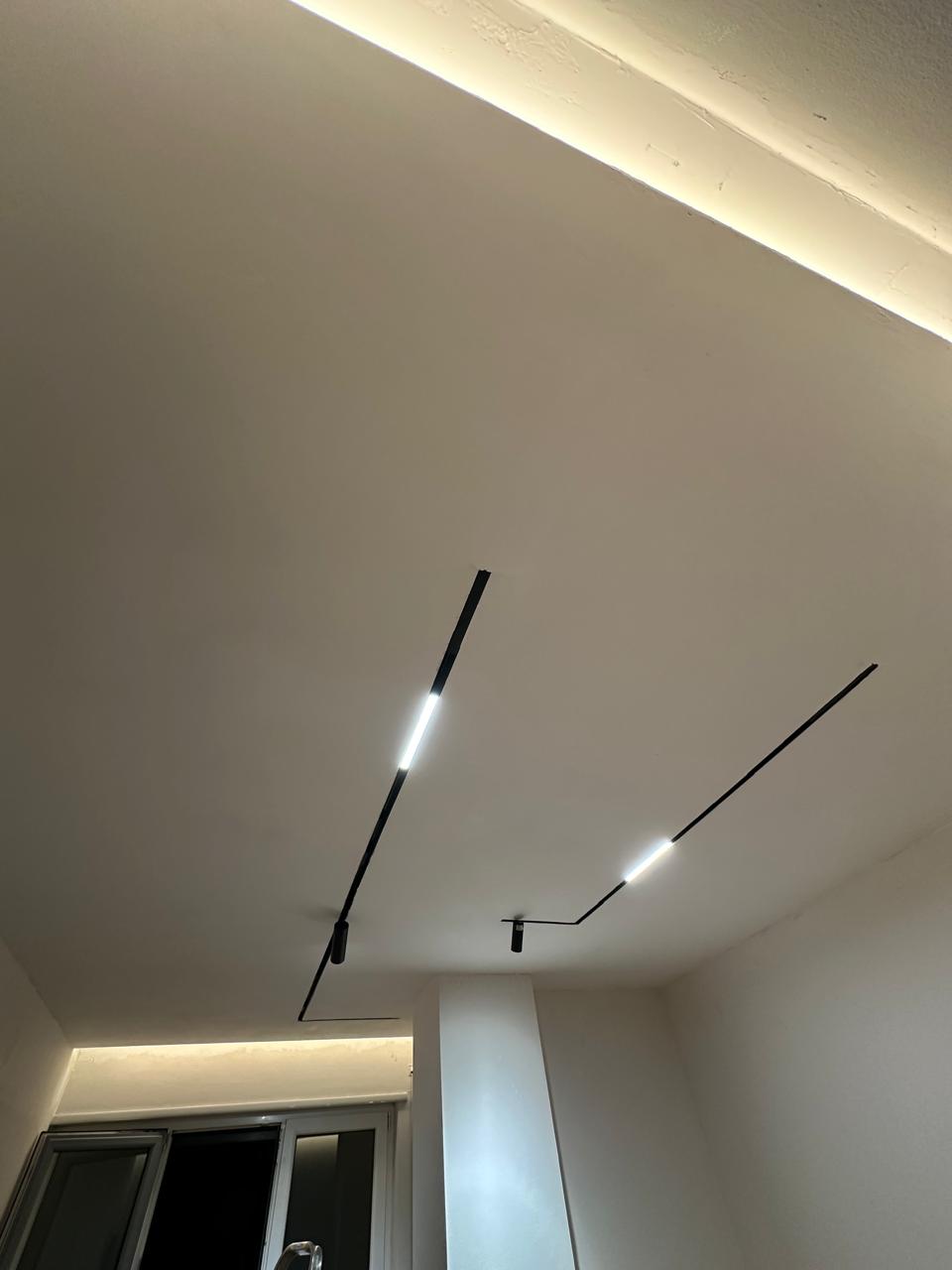 Ndriçim modern tavani linear LED